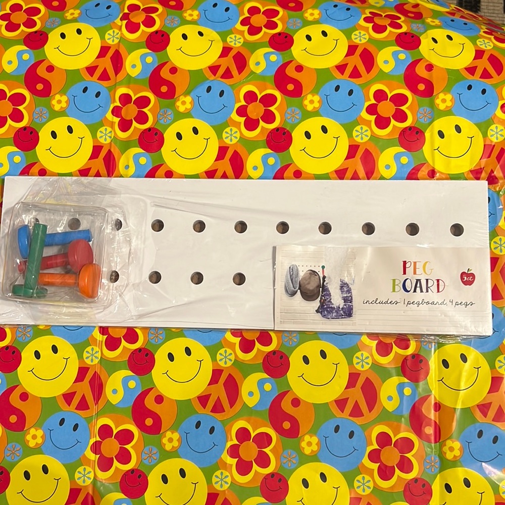 New Target White Peg Board w/ Four Colorful Pegs